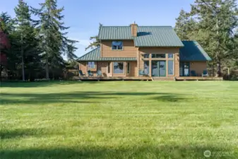 Lots of sun in the yard for afternoon games or just hanging out.