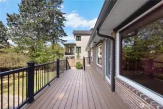 Newer composite deck with stairs to the back yard