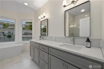 5-piece primary bath with top down blinds for privacy