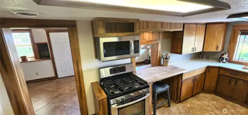 There's that pass thru window to the dining area.