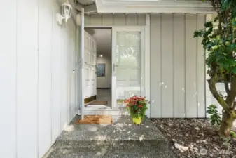 The quiet, neat neighborhood is just a stone's throw from Lake Fenwick.