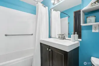 Upper floor full bath.