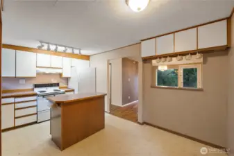 Kitchen with eat in area