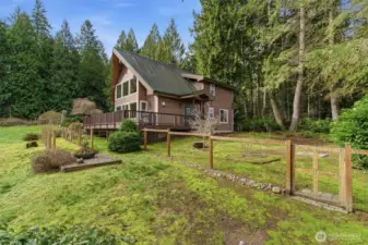 Perfect for hobby farming, outdoor entertaining, or building additional amenities, the land is as functional as it is picturesque. Bring your animals, RV, and big dreams—there’s room for it all.