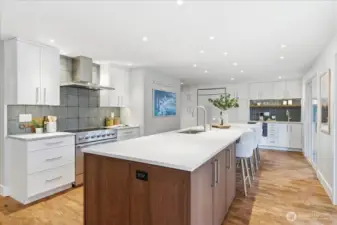 Dream kitchen with room for everyone to gather!