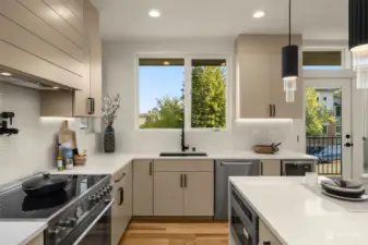 Discover the perfect blend of style and sophistication in this kitchen featuring light-colored cabinetry, premium stainless steel appliances, and exquisite quartz countertops.