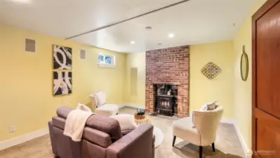 Lower level bonus room or 4th bedroom