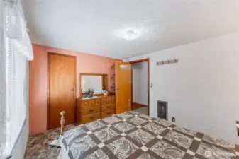 Middle Bedroom