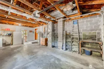 Detached shop/garage, wired for 220 & welder