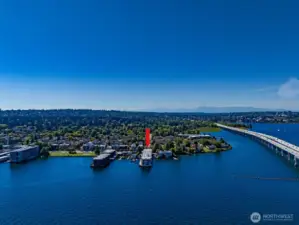Red arrow marks the prime waterfront location of the Lakeshore West condominiums in Madison Park.