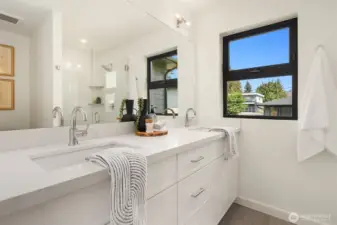 Ensuite bath with heated floors