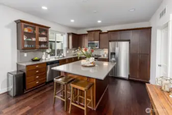 Open kitchen w/ oversize island