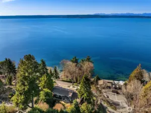 Here you are a member of the Seahurst Community Club with access to your private beach within a five-minute walk, or hike to Seahurst Park. You'll never want to leave the Seahurst lifestyle!