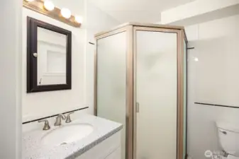 Shower bath on the lower level.