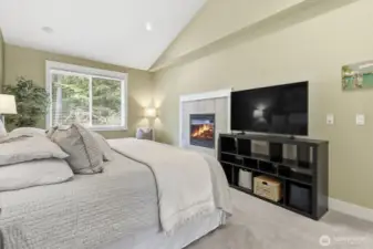Primary suite w/gas fireplace