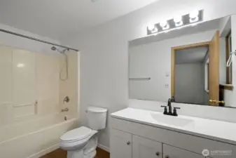 Primary bedroom: full bath