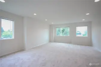 Large bonus room could be used as a 5th bedroom, game room, media room, etc..