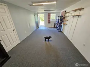 Apartment space in one end of the shop