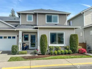 Exceptional light year-round, manicured landscaping by HOA, and sidewalks to explore the neighborhood, head off to trails, and walk to shopping, groceries and restaurants!!
