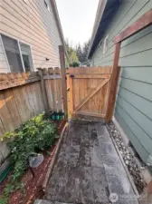 Side gate