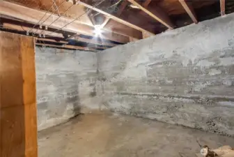 Basement/Cellar, houses water heater