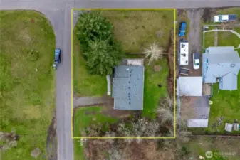 Lot lines are approximate.