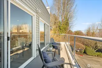 Main floor balcony - watch the sunrise over the Cascades