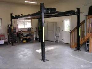 Car lift conveys with home.