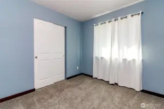 Guest bedroom.