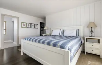 Primary suite has walk-in closet