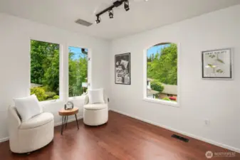 another angle of the cocktail lounge