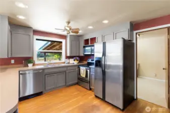 Great work space layout.