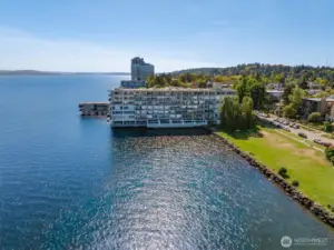 The lifestyle you’ve been looking for is all yours here at Lakeside West in the heart of Madison Park.
