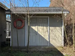 Detached shed with lots of storage