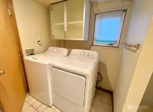 Lower level laundry service