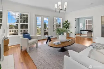 There are fir and hardwood floors.