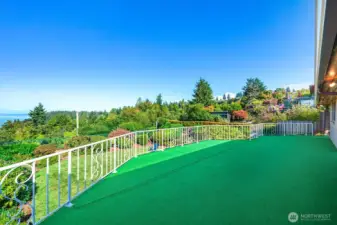 The land behind this property is undeveloped, a combination of city property and private. It provides wonderful privacy and wildlife viewing opportunities.