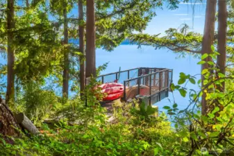 Private Tram cable lift system to the properties beach and mooring buoy.