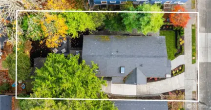 An overhead view of this 4500sf lot that is 1 block from Lincoln Park.
