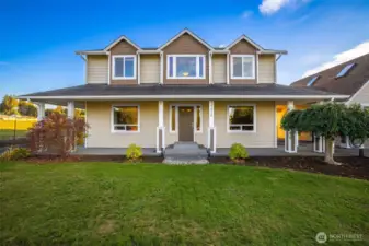 Rural Snohomish lifestyle, close in for the commuter. Minutes to downtown Snohomish and Everett.