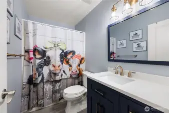 2nd floor full bath.