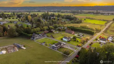 Rural Fobes Hill Lifestyle awaits!