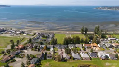 This home is so close to the beach and the Birch Bay promenade. Grab a golf cart and go to the beach...or you can just walk!