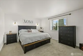 Spacious primary 5 pc bth