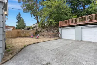 The oversized 2-car detached garage has room for your cars, your gear, your bikes, your skis… and probably a kayak or two.