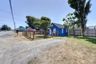 2 1-bath studio cabins. Currently rented with long-term tenants.