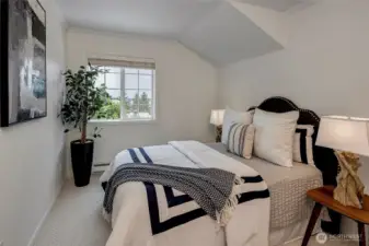 Guest bedroom.