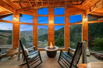Solarium with hot tub and room for sauna