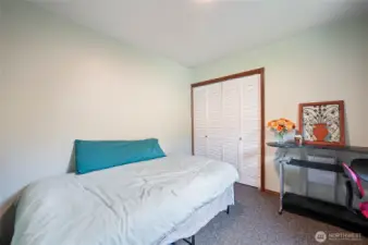 2nd floor smaller guest room