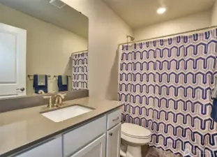 Upstairs main bathroom